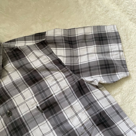 The North Face Button Up - Picture 7 of 9